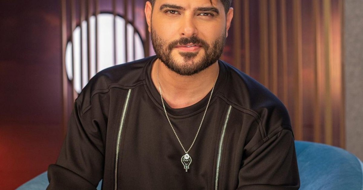 Devoted Duty: Tunisian Civil Protection Agent Stays Focused, Ignoring Artist Nassif Zeytoun’s Flirting at Carthage Festival Concert