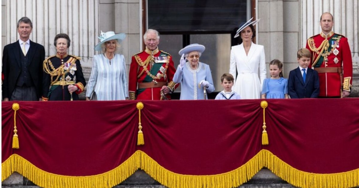 Queen Elizabeth and members of the royal family watch from the balcony of Buckingham Palace and Prince Louis draws attention, with photos and videos.