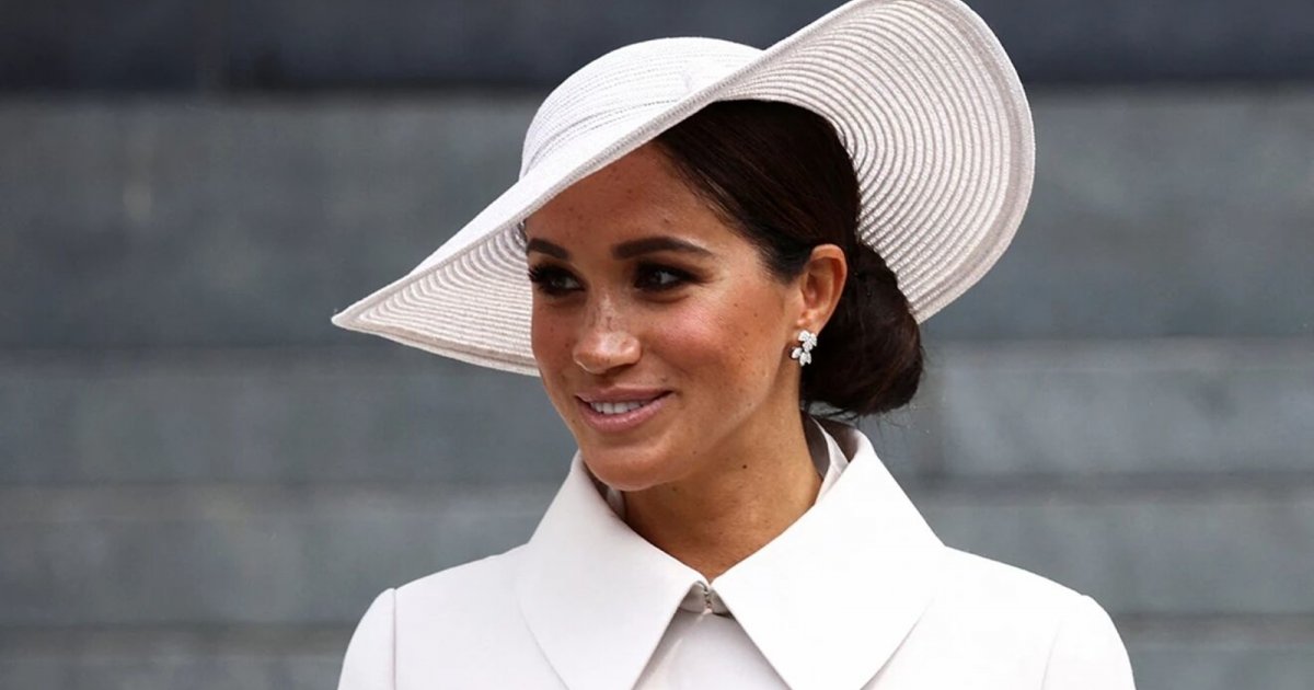 The release of a book that reveals secrets of Megan Markle’s life… and infuriates the royal family