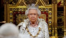 نعش الملكة إليزابيث يصل إلى  قصر هوليرود هاوس في إدنبرة والجماهير يحتشدون-بالصور
