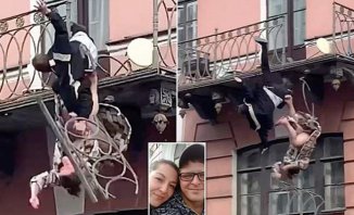 بمشهد مرعب..سقوط زوجين من على شرفة منزلهما - بالفيديو