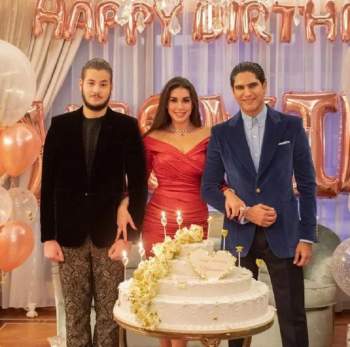 ظهور نادر لشقيق ياسمين صبري في عيد ميلادها وبنطاله يثير الجدل