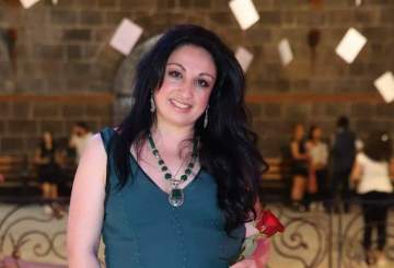 انة الأرمينية ليونورا توجه رسالة تضامن مع المتظاهرين في لبنان-بالفيديو