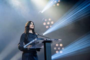 نادين لبكي تلقي الكلمة الرئيسية خلال حفل تسليم جائزة نانسن 