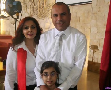 المقدم زياد مراد وزوجته وإبنته