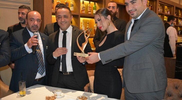 خاص وبالصور- علي الديك مكرماً في حفل  MC Awards.. ويوجه رسالة للبنان