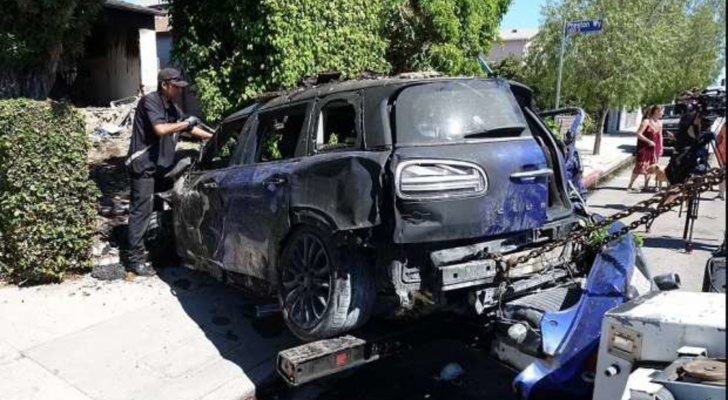 ممثلة أميركية شهيرة تشتعل النيران في سيارتها بعد تعرضها لحادث سير وحالتها الصحية حرجة جداً