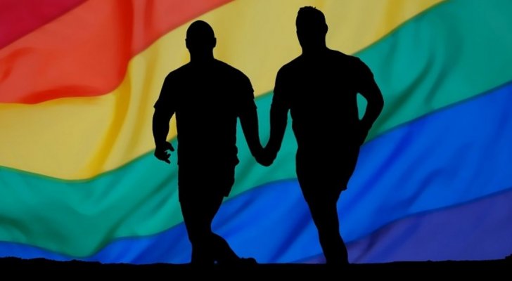 إعلامي لبناني شهير يفجّر مفاجأة من العيار الثقيل ويكشف عن مثليته الجنسية!