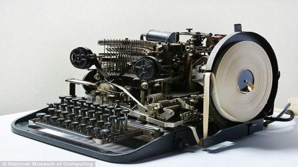 اكتشاف آلة مشفرة استخدمها هتلر لتبادل الرسائل السرية