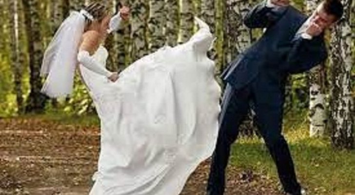 بالفيديو - في حادث غير مسبوق...عروس تطرح زوجها أرضاً خلال زفافهما