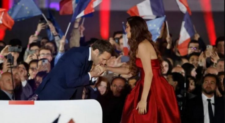 إليكم ما قالته فرح الديباني عن كواليس إحياء حفل فوز الرئيس الفرنسي إيمانويل ماكرون وعن تقبيله ليدها