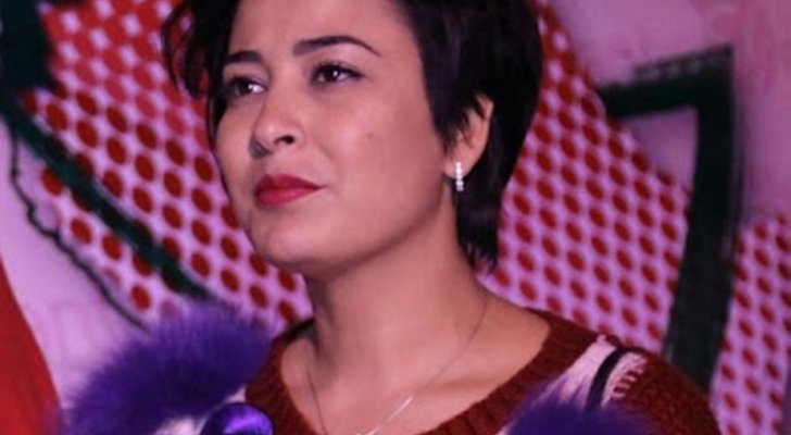 هند التازي زوجة حاتم عمور تتضامن مع بيلا حديد-بالصور