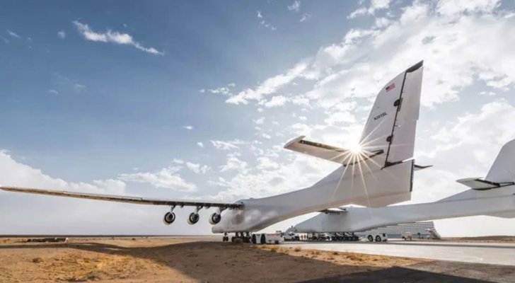 بالفيديو- تحليق أكبر طائرة في العالم على إرتفاع قياسي جديد