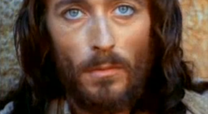 بالصور- من هو الممثل الذي جسّد دور يسوع المسيح وكيف أصبح اليوم؟