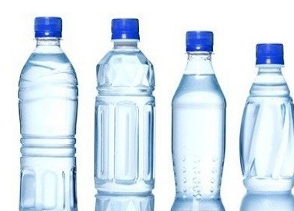 منظمة الصحة العالمية تحذّر من جزيئات البلاستيك الموجودة في المياه